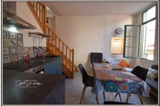 CARCASSONNE Centre ville. Maison de ville T4 71 m²- prête à vivre - Vendue meublée - 94000 €