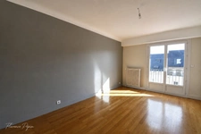 For sale T3 Nantes near hyper-centre, 82m2 with open view and balcony.
