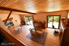 Maison d'architecte avec dépendance, étang et plus de 3,3 hectares de nature à 10 minutes de Pornic