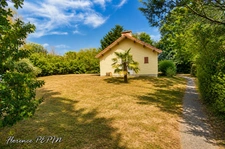 Maison d'architecte avec dépendance, étang et plus de 3,3 hectares de nature à 10 minutes de Pornic