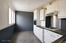For sale T3 Nantes near hyper-centre, 82m2 with open view and balcony.