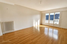 For sale T3 Nantes near hyper-centre, 82m2 with open view and balcony.