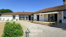 Saint Cricq Chalosse (40), Maison familiale de plain-pied avec dépendance - étang - sur 1 hectare de terrain en Chalosse 