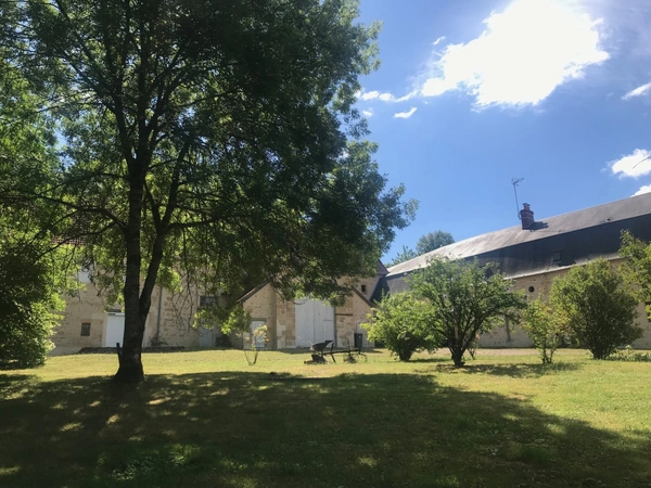 Maison de caractère mitoyenne, au coeur des amognes