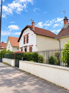 NEVERS CENTRE – Maison de ville avec appartement indépendant, jardin et garage