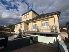 Maison entièrement rénovée avec jardin et dépendances à Dun-sur-Auron