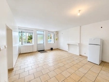 Maison mitoyenne entièrement rénovée habitable de plain-pied avec jardin et terrasse à Flavigny