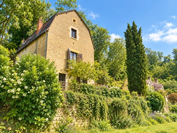 APREMONT-SUR-ALLIER — ANCIEN ATELIER D’ARTISTE AVEC VUE EXCEPTIONNELLE SUR L’ALLIER