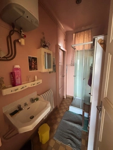 Maison 6 pièces avec grand jardin, garages et dépendances à Nevers
