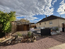 Maison entièrement rénovée avec jardin et dépendances à Dun-sur-Auron