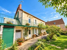 Deux maisons de caractère à vendre 15 pièces proche de MARSEILLES LES AUBIGNY (18)