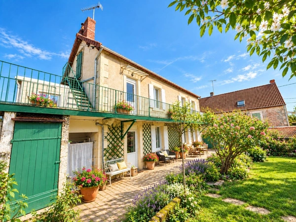 Deux maisons de caractère à vendre 15 pièces proche de MARSEILLES LES AUBIGNY (18)