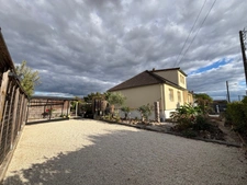 Maison entièrement rénovée avec jardin et dépendances à Dun-sur-Auron