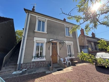 Maison 6 pièces avec grand jardin, garages et dépendances à Nevers