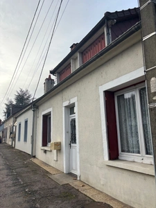 Grande maison familiale avec jardin en centre-ville de La Guerche-sur-l’Aubois