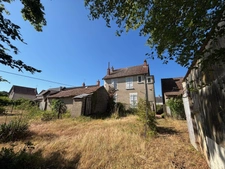 Maison 6 pièces avec grand jardin, garages et dépendances à Nevers