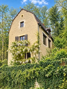 APREMONT-SUR-ALLIER — ANCIEN ATELIER D’ARTISTE AVEC VUE EXCEPTIONNELLE SUR L’ALLIER