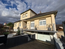 Maison entièrement rénovée avec jardin et dépendances à Dun-sur-Auron