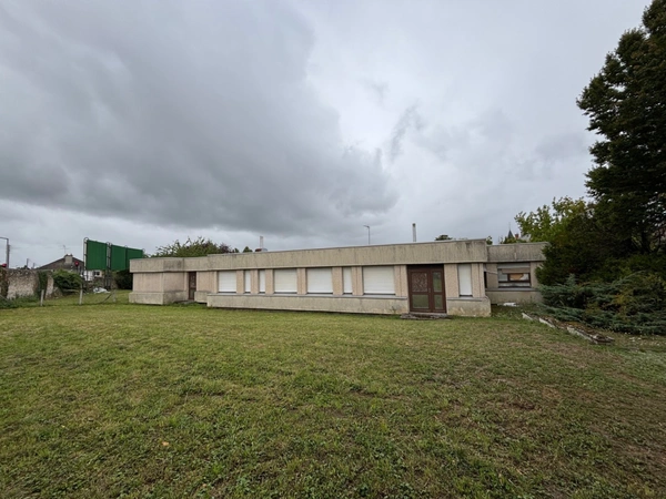 Local/bureau à vendre VIERZON (18)