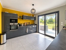 Maison récente de plain-pied avec grand terrain et vue dégagée – La Guerche-sur-l’Aubois