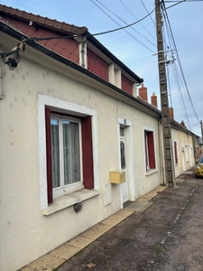 Grande maison familiale avec jardin en centre-ville de La Guerche-sur-l’Aubois