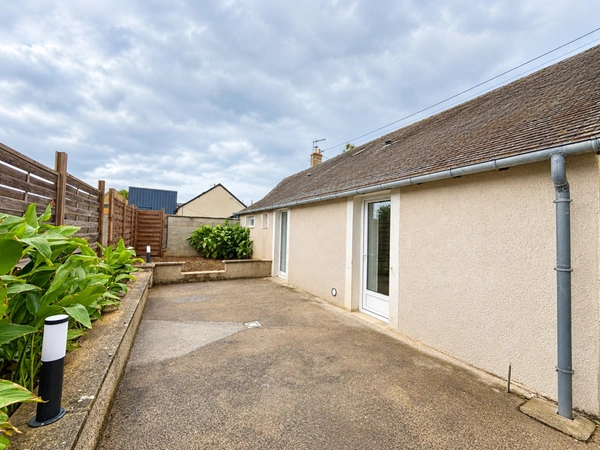 Maison mitoyenne entièrement rénovée avec jardin et terrasse à Flavigny
