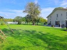 Magnifique propriété - Habitation de 456m² et Hangar de 360m2 à SAINT CHRISTOLY DE BLAYE (33)