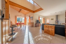 CUBZAC-LES-PONTS – Maison de 196 m² - 5 Chambres- sur terrain arboré