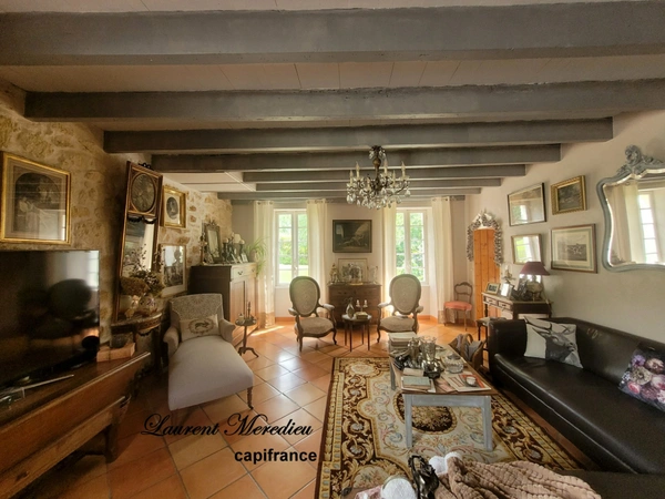 Maison familiale de 240 m² avec terrain divisible de 2 750 m² – À 10 min de Saint-André-de-Cubzac