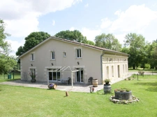 Magnifique propriété - Habitation de 456m² et Hangar de 360m2 à SAINT CHRISTOLY DE BLAYE (33)