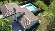 Magnifique demeure en pierre avec grand jardin, piscine & espace professionnel 