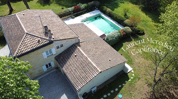 Magnifique demeure en pierre avec grand jardin, piscine & espace professionnel 