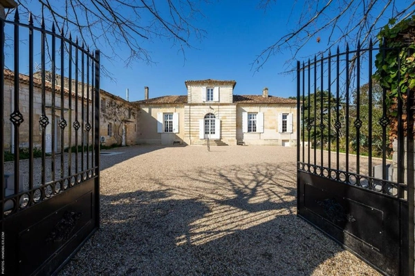 Propriété de caractère avec gîte et chambre d’hôtes – à 15 min de Bordeaux