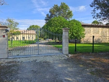 Magnifique propriété - Habitation de 456m² et Hangar de 360m2 à SAINT CHRISTOLY DE BLAYE (33)