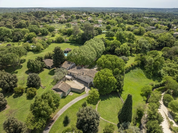 RARE : Offrez-vous une magnifique  Propriété ( mas de 10 pièces et 2.6 hectares de parc ) aux portes de SOMMIERES (30)