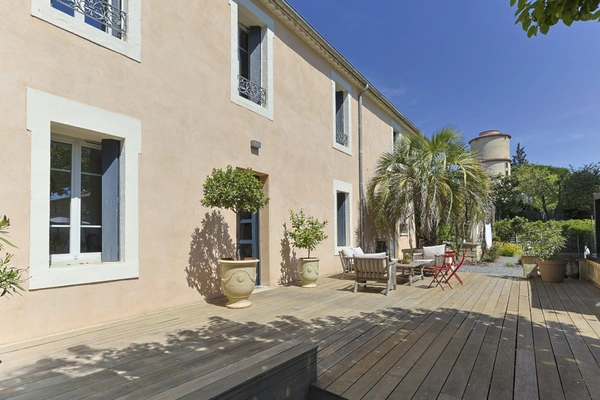 Magnifique PROPRIETE : Maison de Maître et  deux dépendances (  17 pièces / 400 m² )  située à VERARGUES (34) DEDIEE A UN PROJET FAMILIAL ET / OU LOCATIONS SAISONNIERES DE LUXE