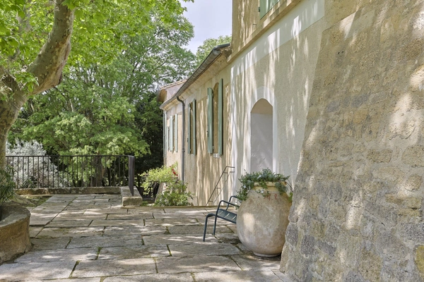 RARE : Offrez-vous une magnifique  Propriété ( mas de 10 pièces et 2.6 hectares de parc ) aux portes de SOMMIERES (30)