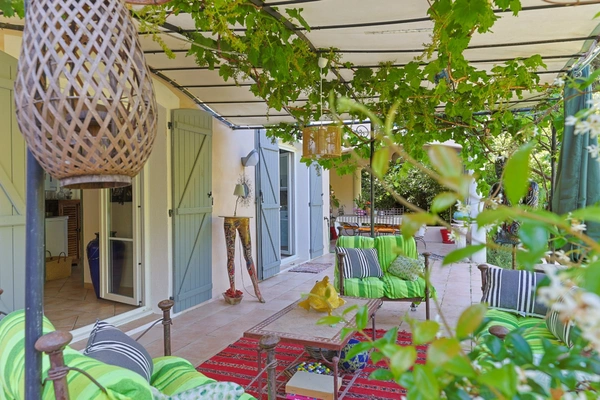 DANS LE CENTRE DE CASTELNAU LE LEZ (34) ,IDEAL PROJET FAMILIAL : MAGNIFIQUE BASTIDE AVEC JARDIN ET TERRAINS CONSTRUCTIBLES 