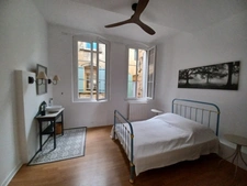Dans un Hôtel Particulier au centre de Sommières : Appartement Bourgeois refait à neuf  !