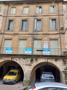 RARE : PLATEAU A RENOVER AU 3 ème Etage dans Immeuble Particulier( le Centre  SOMMIERES (30))