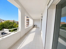 CENTRE MONTPELLIER PROCHE POLYGONE ET GARE : T4 DE 94 M²+TERRASSE DE 16M² +GARAGE FERME + CAVE !!