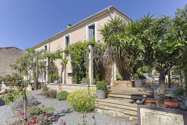 Magnifique PROPRIETE : Maison de Maître et  deux dépendances (  17 pièces / 400 m² )  située à VERARGUES (34) DEDIEE A UN PROJET FAMILIAL ET / OU LOCATIONS SAISONNIERES DE LUXE