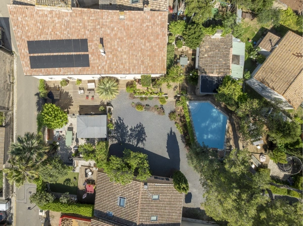 Magnifique PROPRIETE : Maison de Maître et  deux dépendances (  17 pièces / 400 m² )  située à VERARGUES (34) DEDIEE A UN PROJET FAMILIAL ET / OU LOCATIONS SAISONNIERES DE LUXE