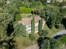 CASTELNAU CENTRE: TRES RARE DANS UN ECRIN DE VERDURE , OFFREZ-VOUS UNE  MAGNIFIQUE BASTIDE !