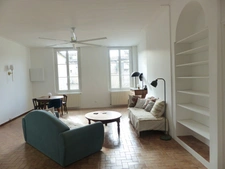 Dans un Hôtel Particulier au centre de Sommières : Appartement Bourgeois refait à neuf  !