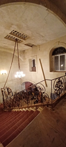 CENTRE SOMMIERES ,  FONDS DE COMMERCE +MURS + APPARTEMENT A SAISIR!