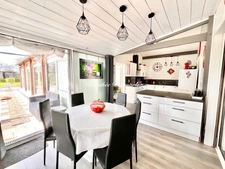 Maison d’architecte 173 m² – 4 chambres – piscine couverte – dépendances – terrain arboré – Bernay-Saint-Martin