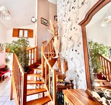 Maison d’architecte 173 m² – 4 chambres – piscine couverte – dépendances – terrain arboré – Bernay-Saint-Martin