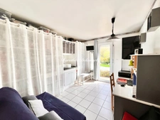 Maison d’architecte 173 m² – 4 chambres – piscine couverte – dépendances – terrain arboré – Bernay-Saint-Martin