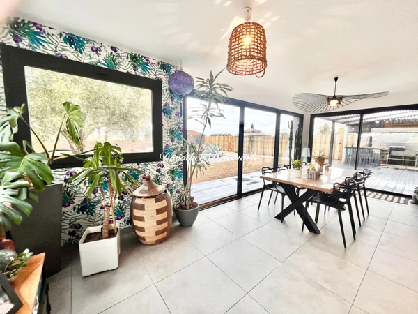 A VENDRE Maison 5 pièces Dompierre-sur-Mer, 142 m² piscine, 4 chambres jardin arboré de 1 035 m² 